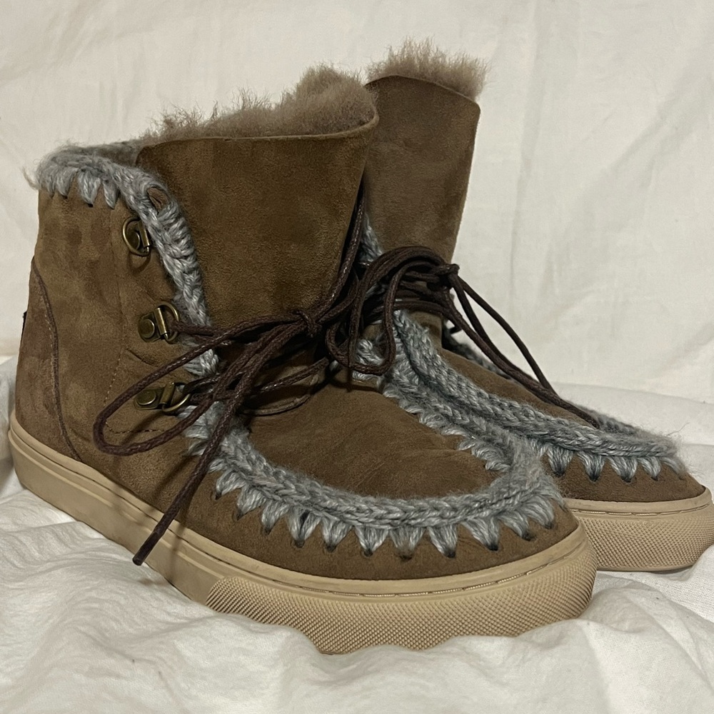 MOU Anthropologie Eskimo Sheepskin Leather Lace
Up Boots!